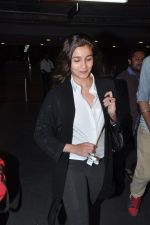 Alia Bhatt snapped at airport in Mumbai on 4th Jan 2014